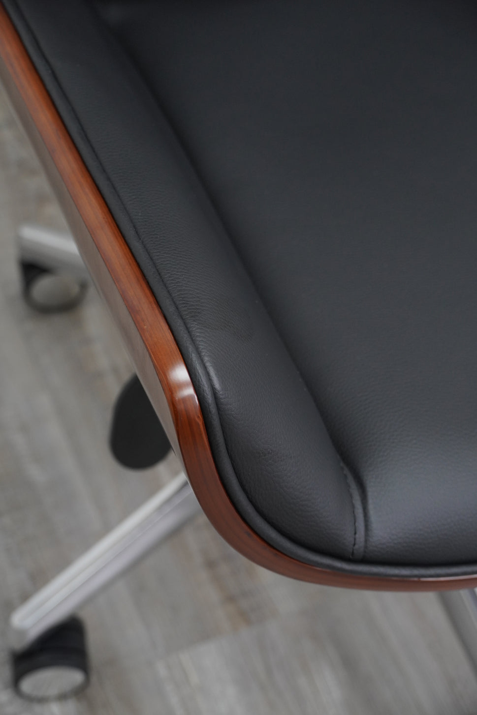 Chesterfield Style Tufted Office Chair with Bentwood Back – Classic Leather Executive Desk Chair