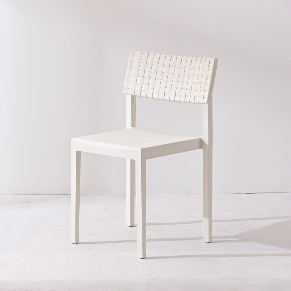 Set of 4 Modern Outdoor Dining Chairs – Durable Plastic Weave Design