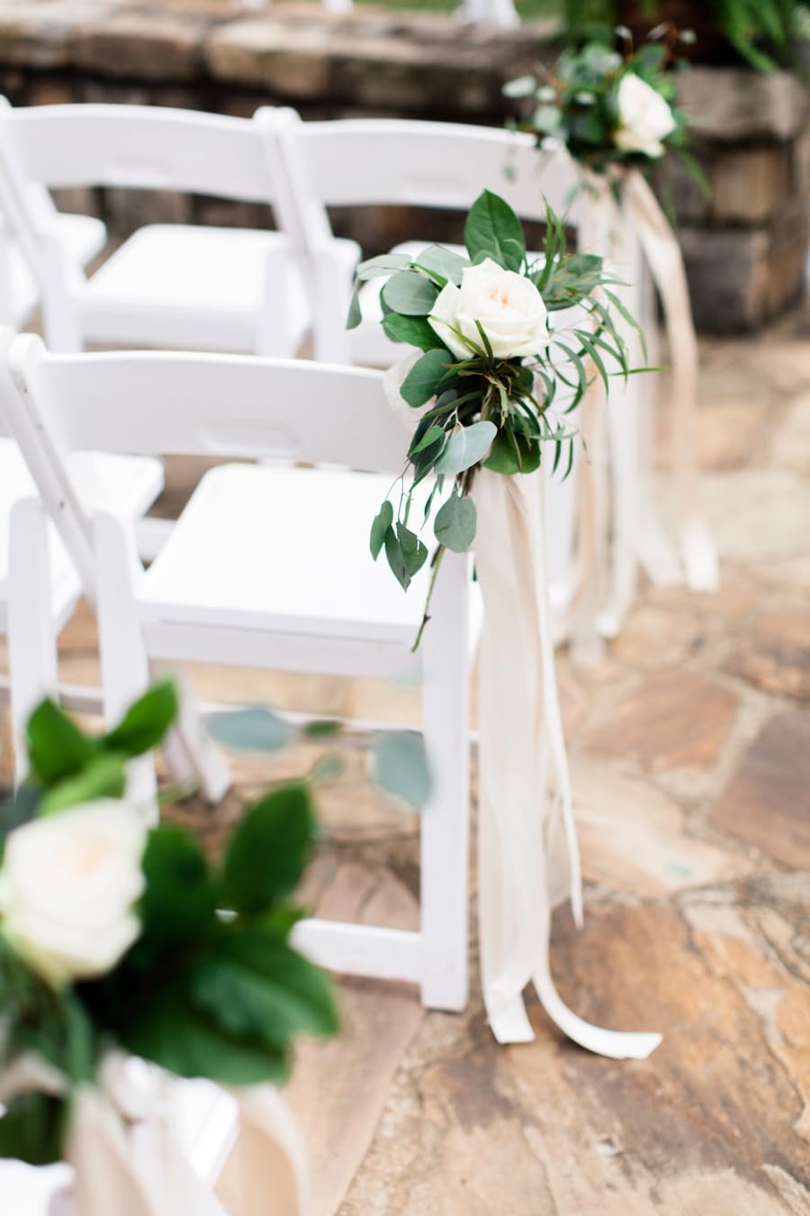 Set of 4 White Folding Chair with Vinyl Seat, Resin Stackable Dining Chairs for Weddings, Parties, Church, Kitchen, Events Banquet