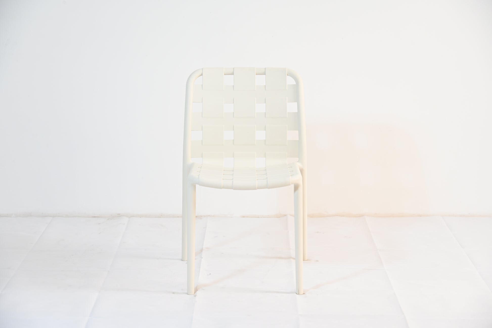 Set of 4 Contemporary Open-Weave Dining Chairs – Stackable Indoor & Outdoor Chair Set