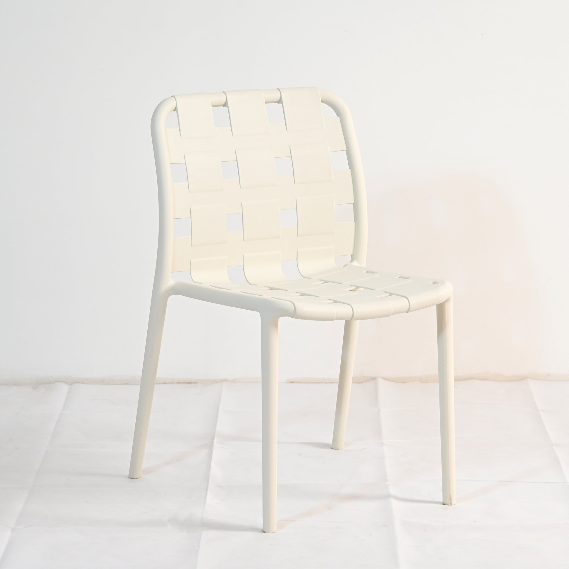 Set of 4 Contemporary Open-Weave Dining Chairs – Stackable Indoor & Outdoor Chair Set