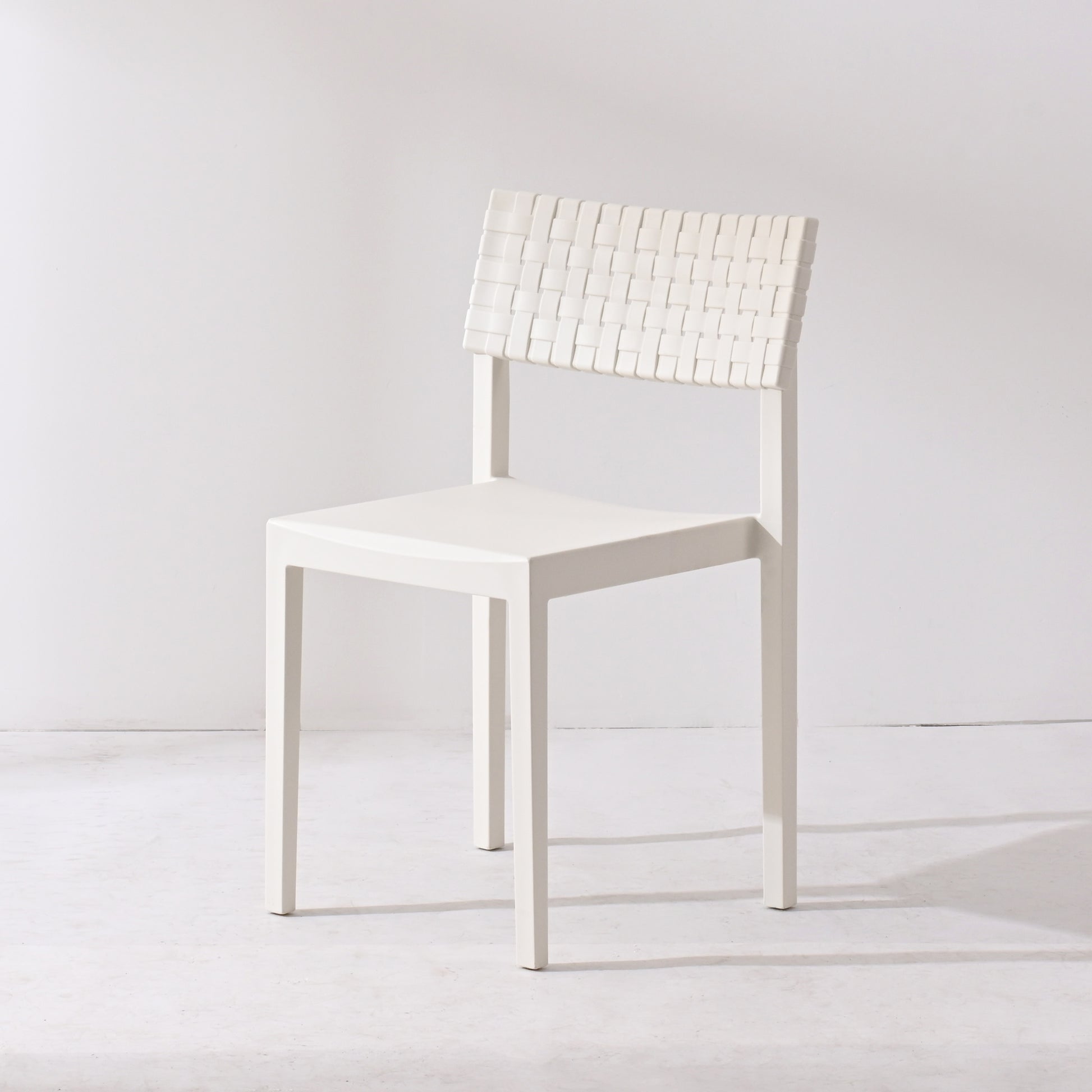 Set of 4 Modern Outdoor Dining Chairs – Durable Plastic Weave Design