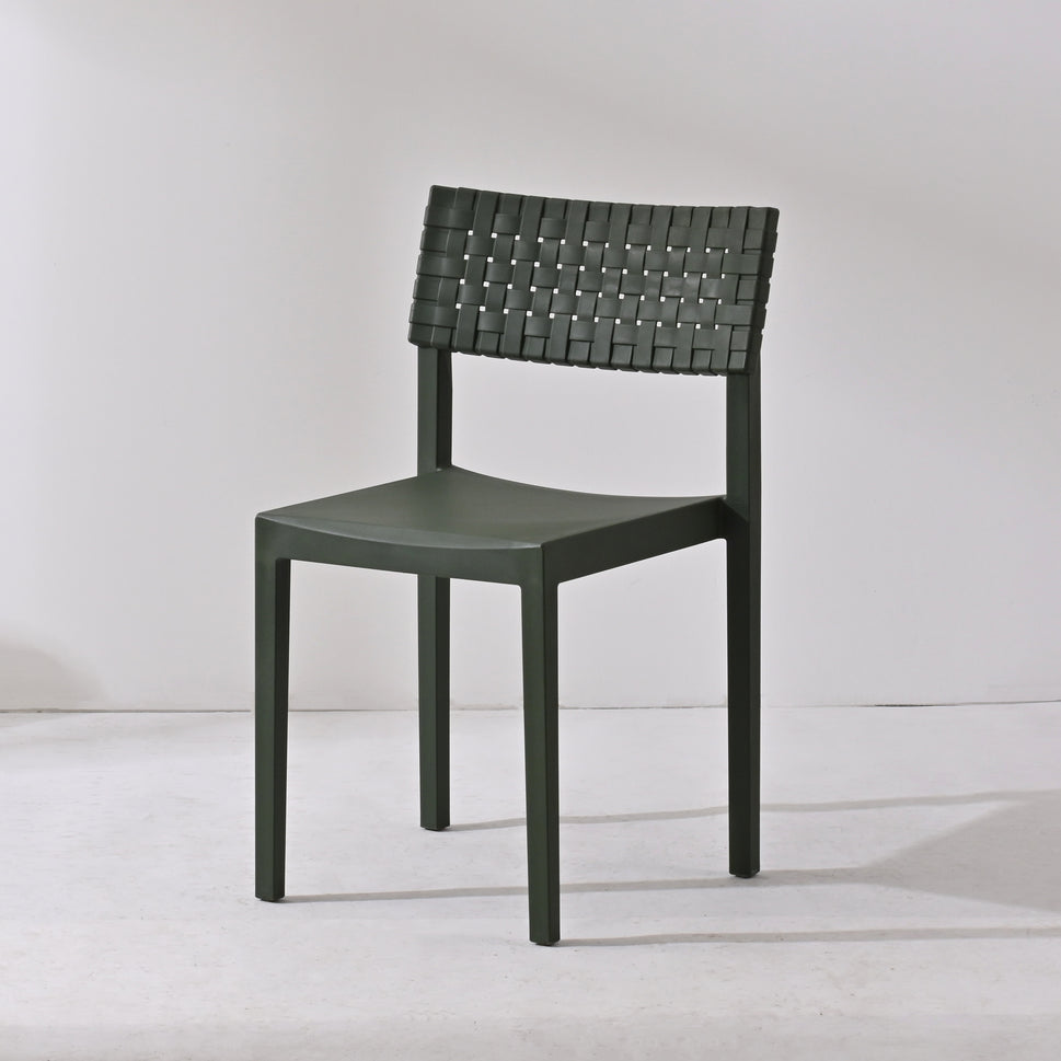 Set of 4 Modern Outdoor Dining Chairs – Durable Plastic Weave Design